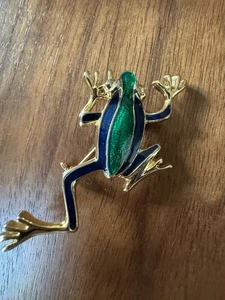 "Broche prendedor vintage de rana árbol tono dorado, esmalte verde azul escalada sin marca 1,5""" - Imagen 1 de 12