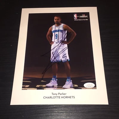 Фотография Тони Паркера с автографом Charlotte Hornets 8x10/JSA - Изображение 1 из 2