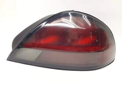 Luz trasera de freno Pontiac Grand AM 1999-2005 LADO DEL PASAJERO OEM Foto 1 de 4