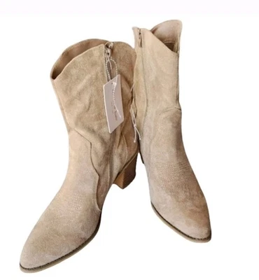 Botas vaqueras Olivia & Kate de gamuza sintética tostadas - talla 9,5 (nuevas con etiquetas) Foto 1 de 4