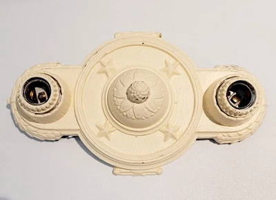 LUMINÁRIA DE TETO ANTIGA - MONTAGEM EMBUTIDA - METAL FUNDIDO - FLORAL EM RELEVO - Imagem 1 de 4