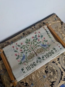 Wooden Tapestry Frame For Craft Use Roll Adjustable with Williams Morris - Picture 1 of 9