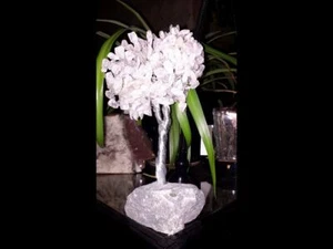 Árbol de piedras preciosas hecho a mano - hecho de tumbas pulidas - mediano - cuarzo - Imagen 1 de 1