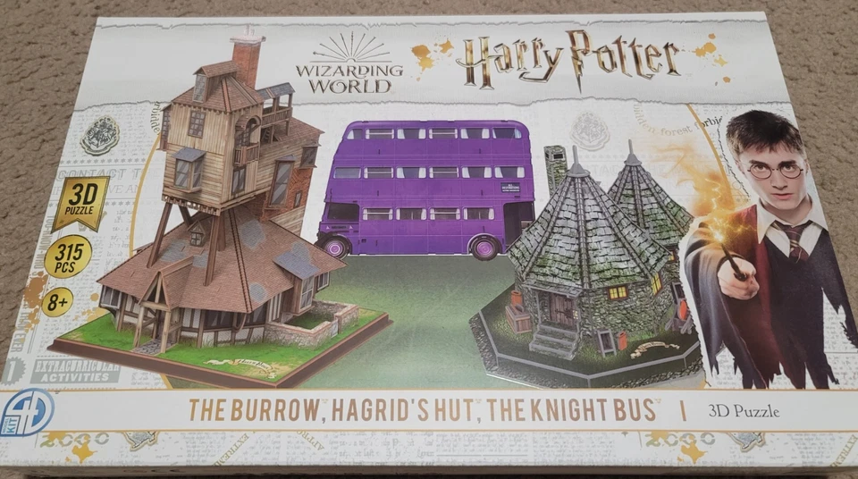 Harry Potter 3D Wizarding World: The Burrow, Hagrid’s Hut, The Knight’s Bus. - Image 1 of 1