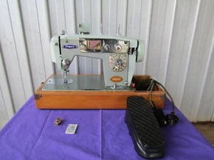 Sewing Machine Myer Automatic Zig Zag Super Deluxe Red Carry Case Vintage - Picture 1 of 10
