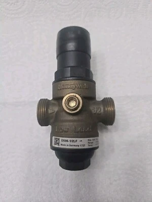 Honeywell DS06-1/2LF DialSet 1/2" Pressure Regulating Valve  - Image 1 of 4