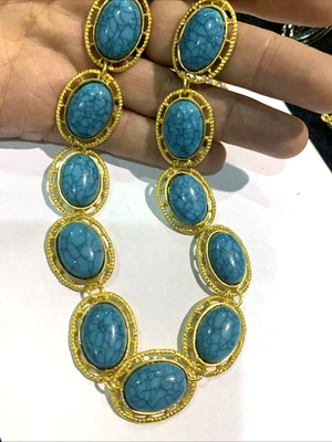 Collar turquesa sintética placa de oro usado en excelente estado Foto 1 de 4