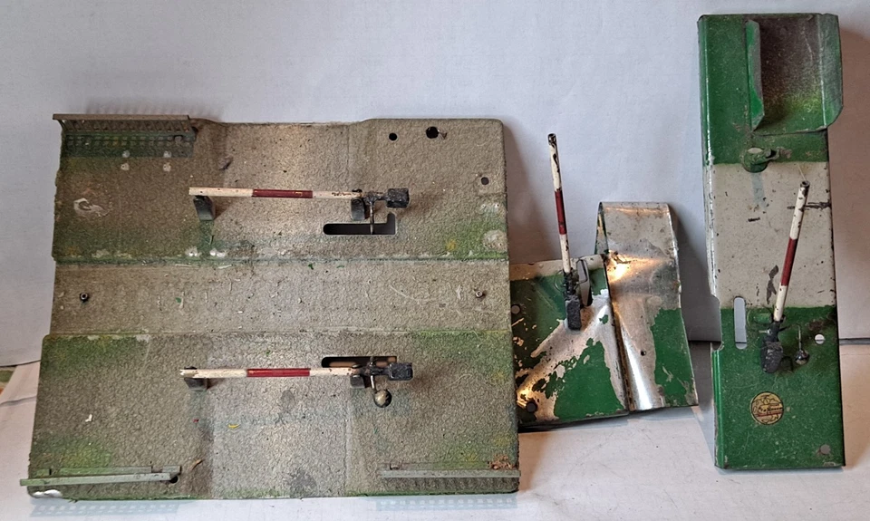 T172. CONTI CO.MO.GE Passaggi a livello per ricambi/recupero - Immagine 1 di 1