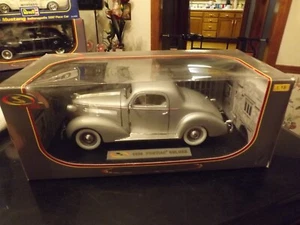 Signature Models, 1936 Pontiac Deluxe, Silver, 1:18-Brand New - Picture 1 of 3