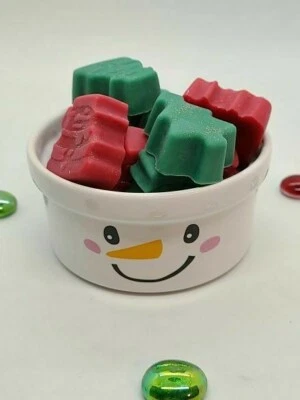 Árbol de Navidad cera perfumada se derrite en plato muñeco de nieve Foto 1 de 3