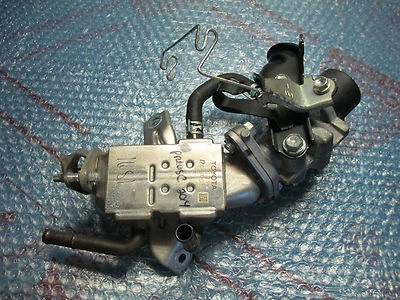 Adaptador de válvula Toyota Prius C EGR 2012 2013 2014 220500-0020 OEM Foto 1 de 4