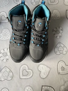 Gelert Waterproof Walking Boots- Size 4 Kids - Picture 1 of 5