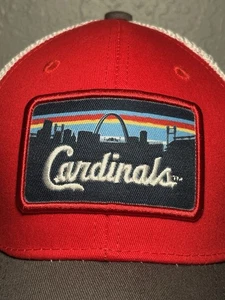 Gorra de camionero de malla ajustable con cierre a presión de los Cardenales de San Luis - Imagen 1 de 11