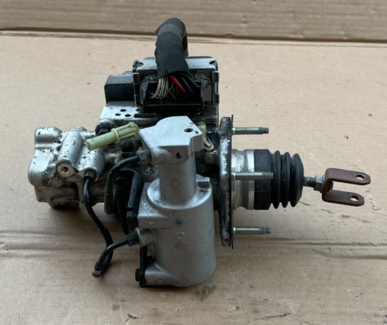 Conjunto de bomba de freno Toyota Prius V 2012 2017 ABS 47270-47030 Foto 1 de 4