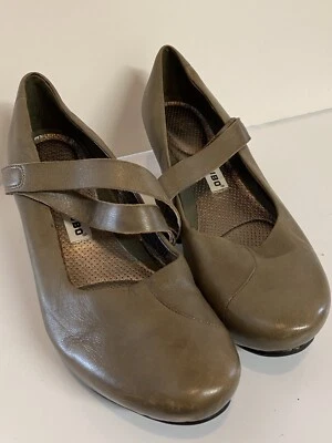 Zapatos para mujer Tsubo cuero Asmik cuñas Mary Janes talla 9 verde oliva Foto 1 de 4