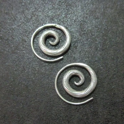 925 Fine Silver Earrings Thailand Jewelry Accessories Round Spiral Root Vintage - Image 1 of 4