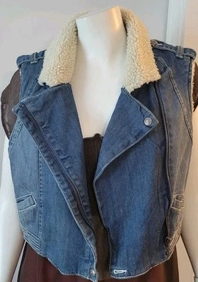 Gianni Bini Sherpa内衬蓝色牛仔裤背心女式尺寸 L不对称拉链自行车 — 第 1/4 张图片