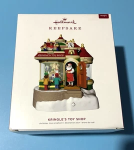 Hallmark Keepsake 2019 Kringle's Toy Shop adorno luz sonido movimiento magia - Imagen 1 de 6