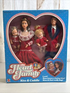 Mattel Heart Family Mom Dad & Babys Kiss & Cuddle Geschenkset #1966 Barbie 1986 Neu - Bild 1 von 24