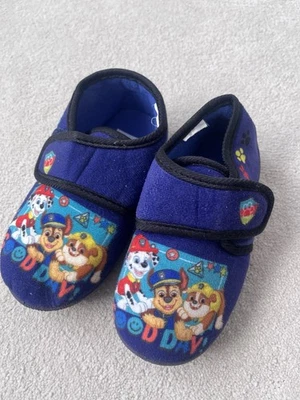 Zapatillas niño pequeño Paw Patrol infantil UE 25 usadas en interiores unas pocas veces. Foto 1 de 3