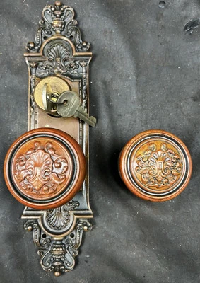 Beautiful & Complete Reading Hardware (RHC) Fenmore Pattern Entrance Set - Key - Image 1 of 3