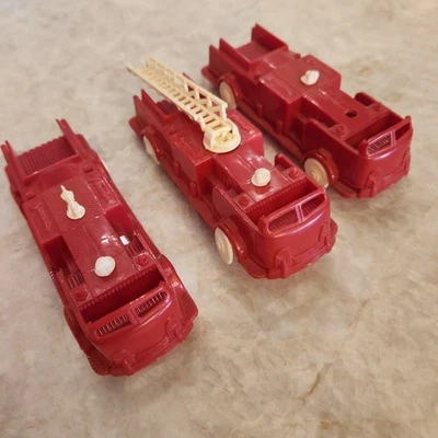 Juego de 3 pares de camiones de bomberos American LaFrance años 50 Plasticville hechos en EE. UU. Foto 1 de 4