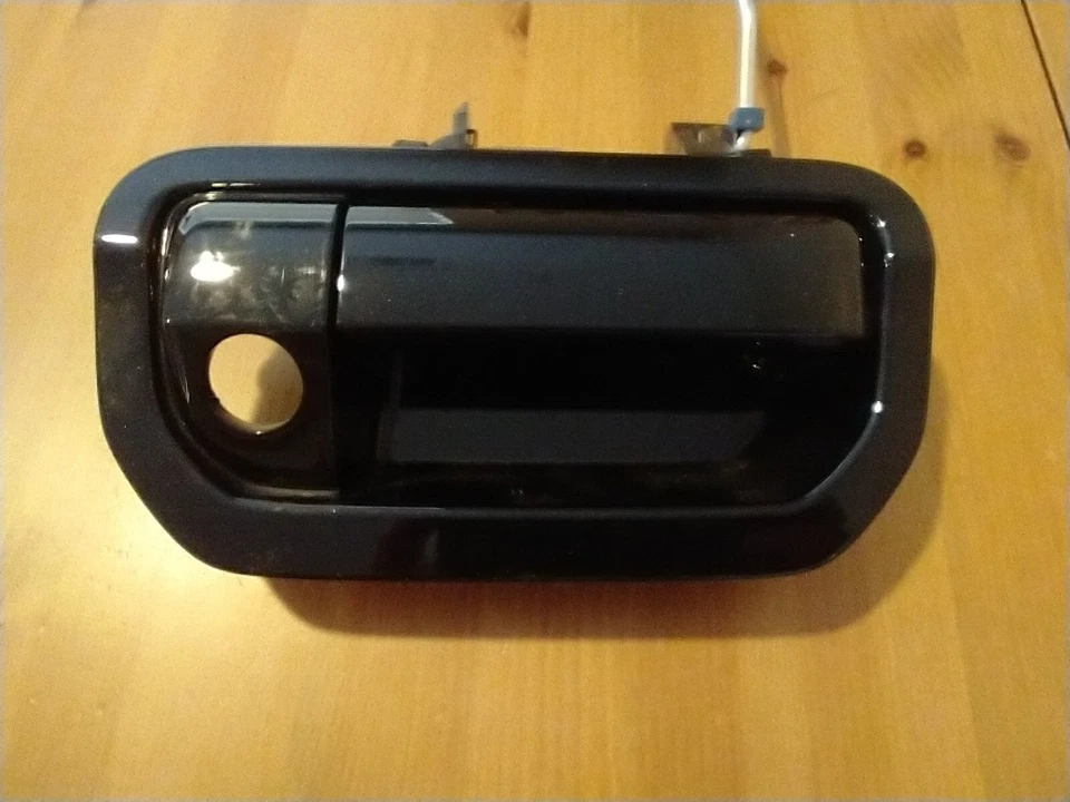 Manija superior del portón trasero Honda Ridgeline, cristal negro perla, P/N 74811-T6Z-A11ZD Foto 1 de 3