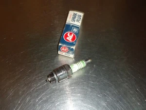 Nuevo de lote antiguo bujía de aire acondicionado # R43S rayas verdes GM - Imagen 1 de 2