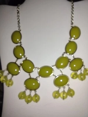 COLLAR TRINA TURK GRUESO TONO DORADO GRANDE DECLARACIÓN VERDE OLIVA 14 Pulgadas Foto 1 de 4