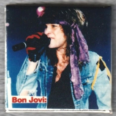 Jon Bon Jovi Pin Cuadrado Vintage Pinback Botón Insignia Años 80 Bufanda Hard Rock Foto 1 de 3