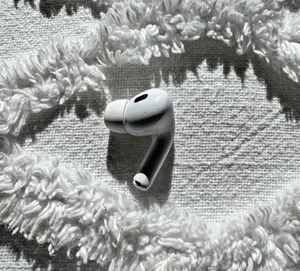 Apple AirPods Pro 2nd Gen Right Earbud Only A2698 100% Genuine Apple Earbuds - Photo 1 sur 6