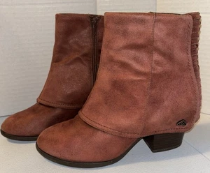 Botas Fergalicious By Fergi 7.5M Liberty Tobillo Rojo Gamuza Tacón Bloque - Imagen 1 de 18