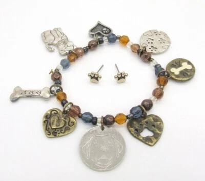 Pulsera elástica con cuentas de vidrio azul/ámbar con dije de perro y hueso de 6,5"/pendientes con estampado de patas Foto 1 de 4