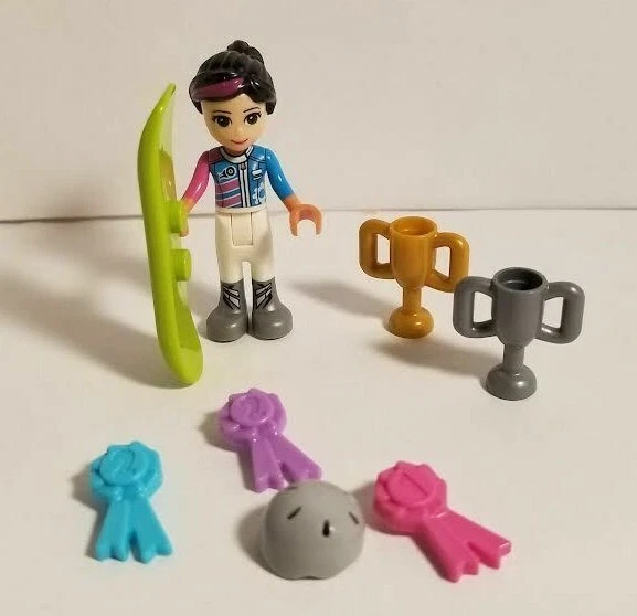 LEGO Friends Snowboarder con Trofeo y Cinta Premios Casco Pelo Resaltado Foto 1 de 2