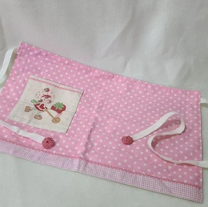 Erdbeere Shortcake Cafe Schürze Handarbeit Patchwork rosa weiß Tupfen Poket - Bild 1 von 12