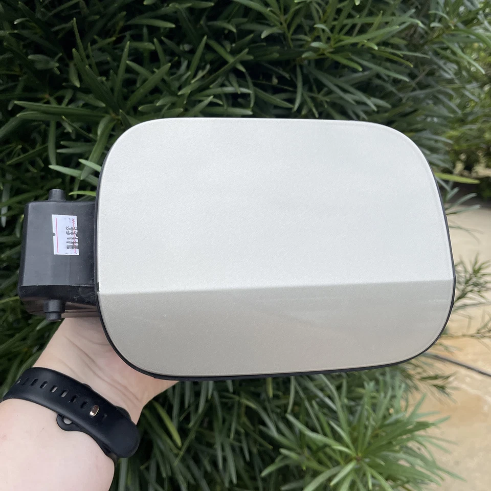 Vw Jetta 2011-2017 montaje de puerta de llenado de combustible 5C6 809 857 OEM Foto 1 de 4