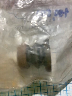 NUEVO STOCK ANTIGUO Homelite A-70421-A Aislador de montaje amortiguador para motosierras 450 550 OEM Foto 1 de 3