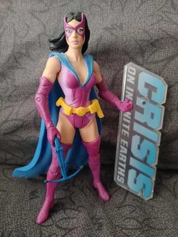 DC Direct - Crisis on Infinite Earths - Series 3 - Huntress Figure Cover