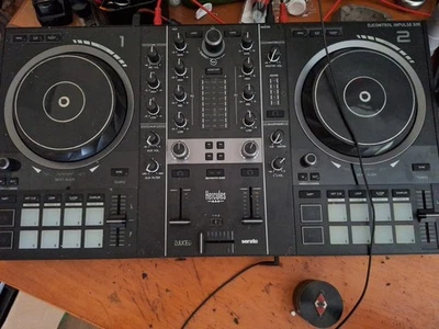 Hercules Impulse 500 DJ Controller Schwarz, Ausklappbare Standfüße, LED - Bild 1 von 4