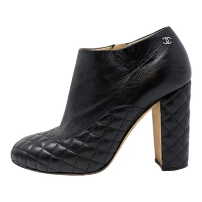 Chanel Botines Acolchados Tacón Bloque Punta Redonda Entrelazados Logo CC Negro 39 Foto 1 de 4