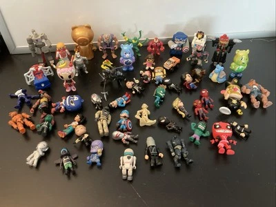 Lote mixto de juguetes pequeños 1 lb 40+ juguetes leer Foto 1 de 4