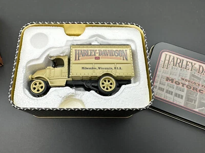Camión de reparto Harley-Davidson 1926 Mack 1:43 Bull Dog fundido a presión en hojalata NUEVO EN CAJA Foto 1 de 4
