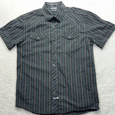 Camisa masculina Southpole 2XL listrada preta manga curta bolsos frontais encaixe dragonas - Imagem 1 de 4