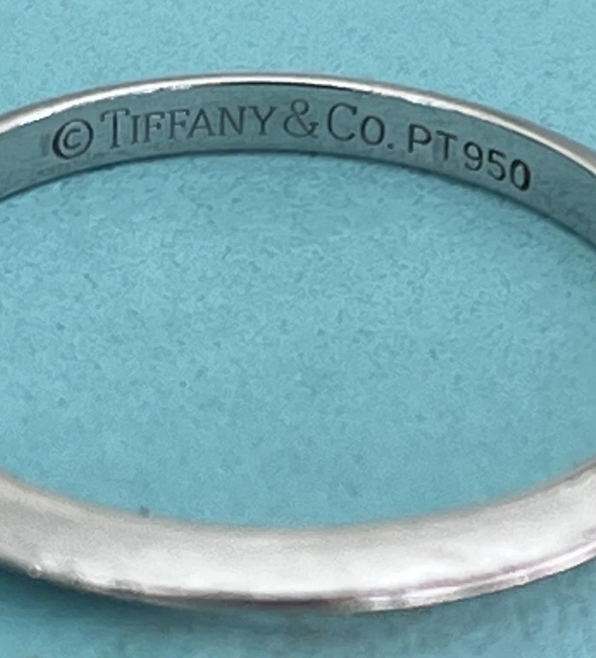 TIFFANY & Co. Anillo de boda platino 2 mm borde cuchillo talla 7 Foto 1 de 4