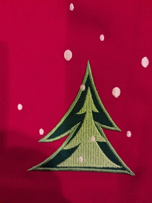 Set of 4 Crate & Barrel Red Cotton Embroidered Green Christmas Tree Napkins Nwot - Image 1 of 4