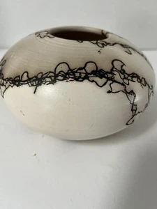 Native American Pottery - Horsehair Seed pot Signed M.K. - Picture 1 of 5