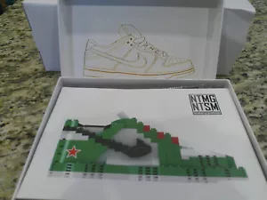 Netmagnetism Kickbrick Dunk SB Heineken nuovo - mai costruito - Foto 1 di 2