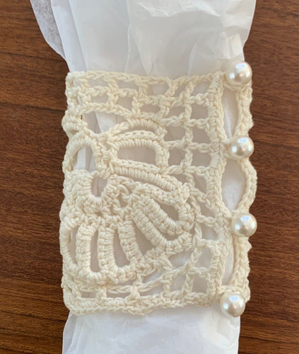 Bracciale Maison Margiela anni 2000 panna artigianale all'uncinetto e finte perle