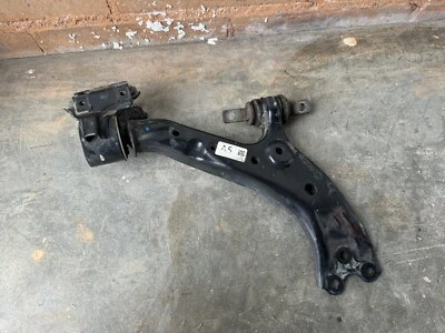 Braço de controle inferior do passageiro dianteiro Honda Cr-V 2015-2016 51350-T1w-A55 - Imagem 1 de 4