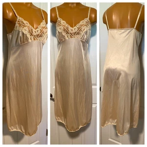 VTG HANES HER WAY PEACHY PINK W/ LACE BODICE & TRIM NYLON FULL SLIP SZ 36 - Picture 1 of 10